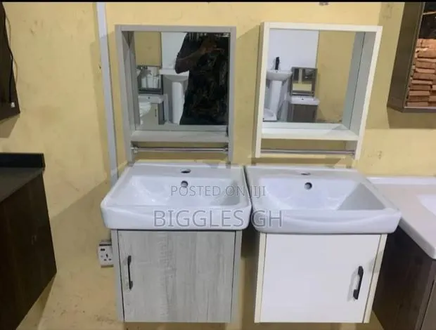 Small Cabinet Basin With Mirror · Photo 1