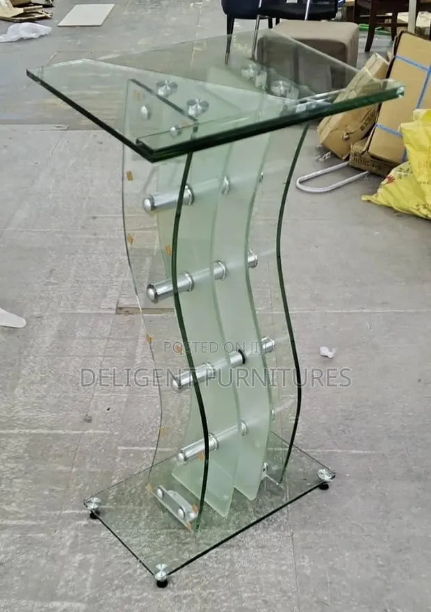 Glass-made Pulpit · Photo 1