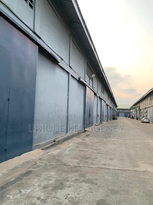 Warehouse to Let in Spintex · Photo 1