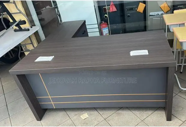 1.4m Executive Desk · Photo 1