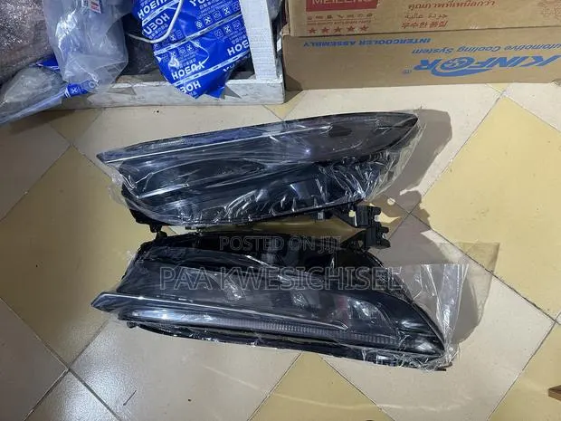 Honda CR-V 2023 2024 2025 Headlights · Photo 1