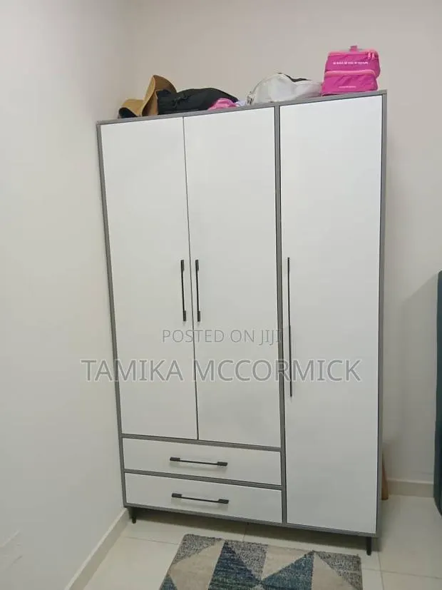 White Wardrobe for Sale · Photo 1