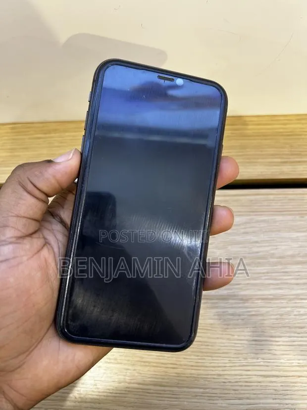 Apple iPhone 11 128 GB Black · Photo 1