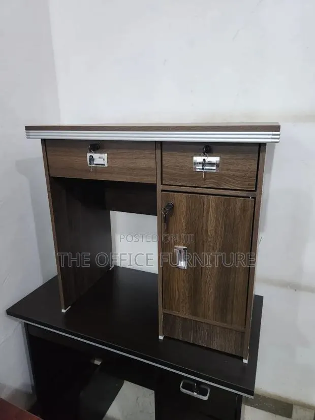 Three(3) Keys Office Desk · Photo 1