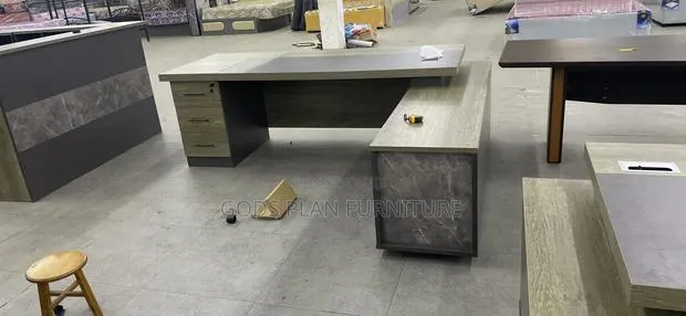 L Shaped Office Table · Photo 1