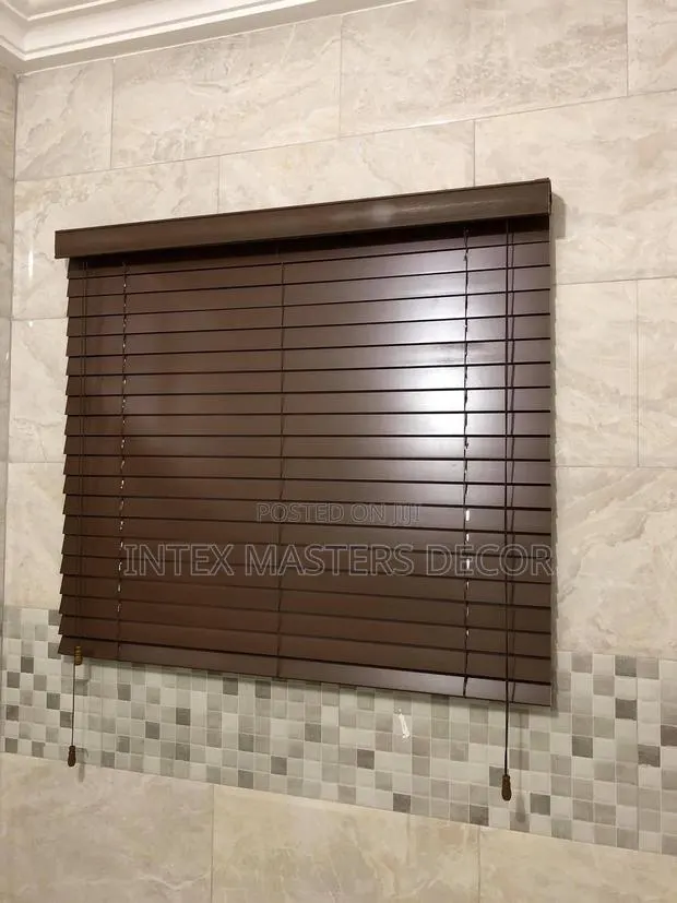 Washroom Wooden Blinds · Photo 1