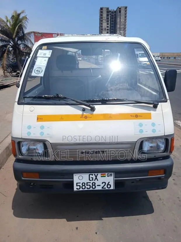 Car 2000 White · Photo 1