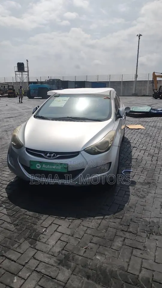 Hyundai Elantra 2012 Silver · Photo 1