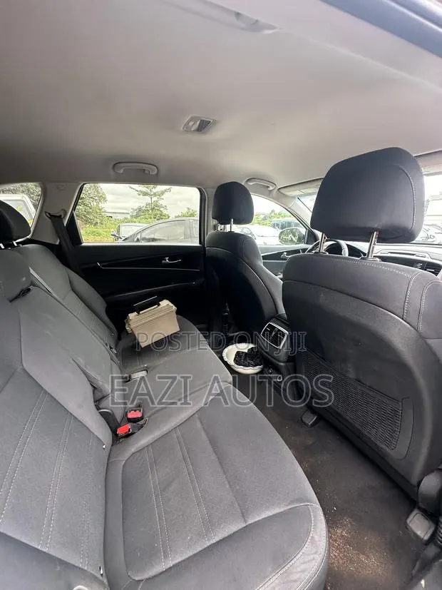 Kia Sorento 2.4L L FWD 2017 Gray · Photo 4