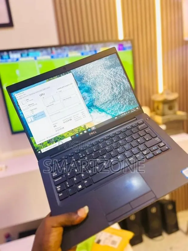 Laptop Dell Latitude 7390 8GB Intel Core i7 SSD 256GB · Photo 1