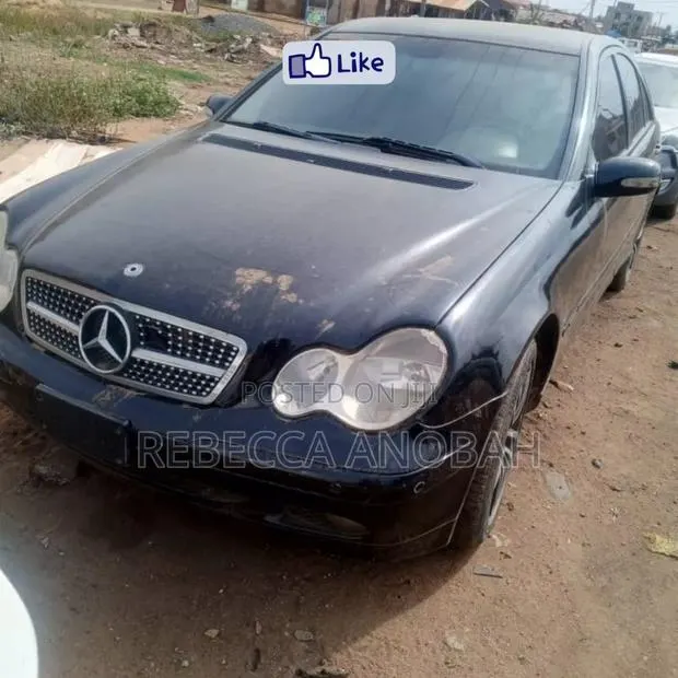 Mercedes-Benz C200 2009 Black · Photo 1