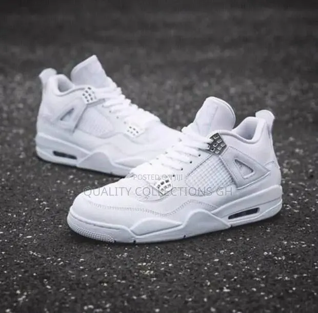 Jordan 4 White Sneaker · Photo 1