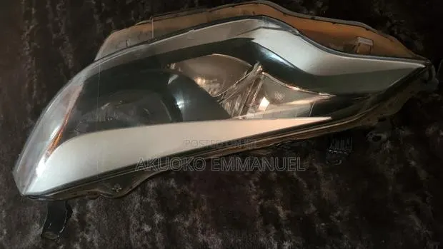 Toyota Corolla 2014, 2015, 2016 Headlight · Photo 1