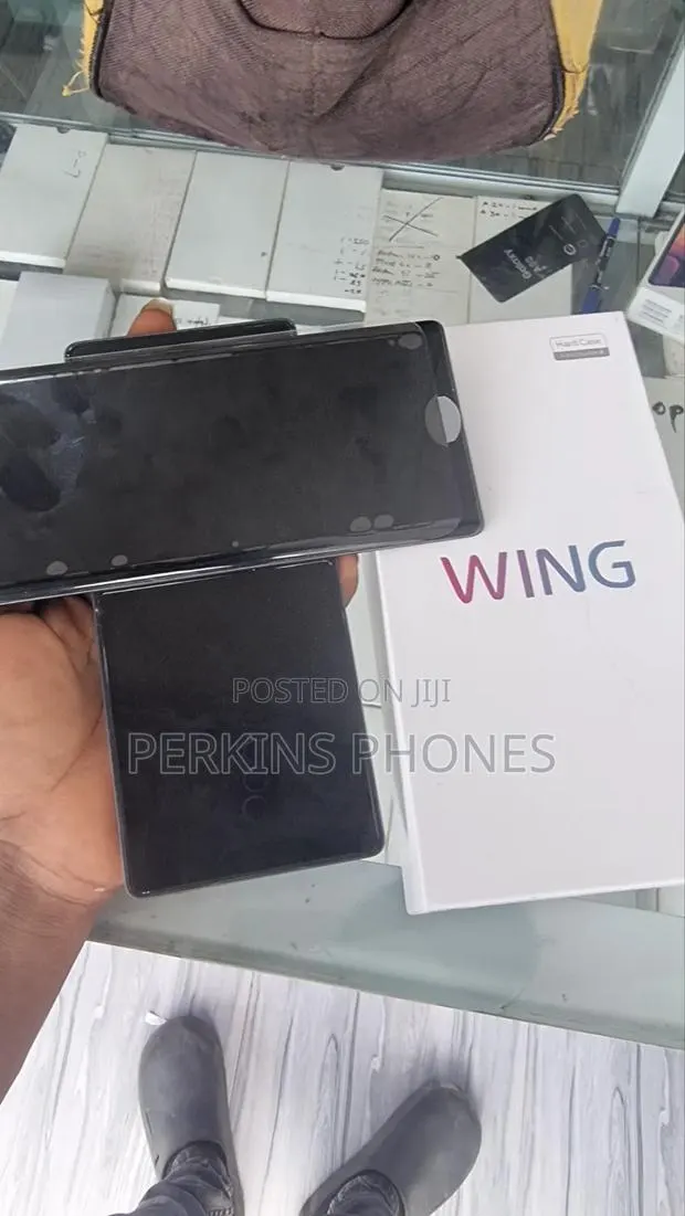 New LG Wing 5G 256 GB Black · Photo 1