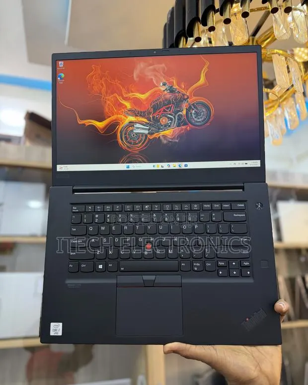 Laptop Lenovo ThinkPad P1 Gen 3 16GB Intel Core i7 SSD 512GB · Photo 1