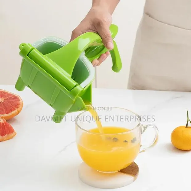 Heavy Plastic Manual Juicer · Photo 1