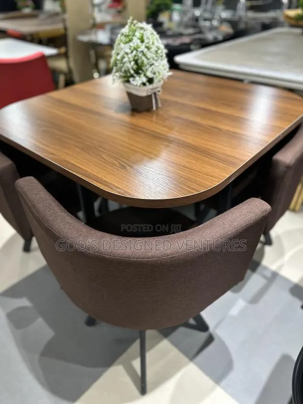 Nice Looking 4seater Dinning Set · Photo 1