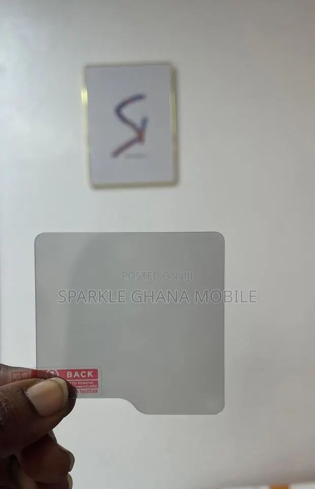 Samsung Z Flip 7 Fe Privacy Glass Protector · Photo 1