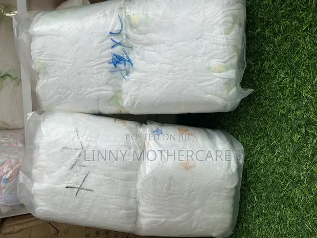 High Quality Cotton-like Disposable Pull Up Pants · Photo 1
