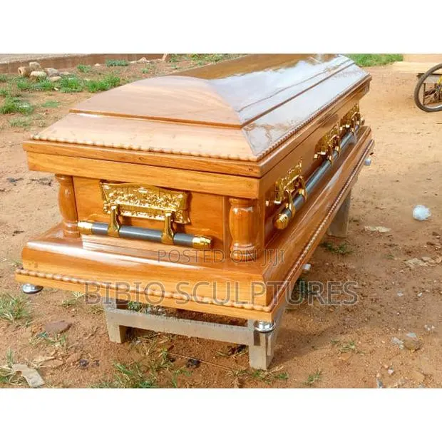 Classic Wooden Luxury Casket · Photo 1