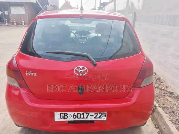 Toyota Vitz 2010 Red · Photo 1