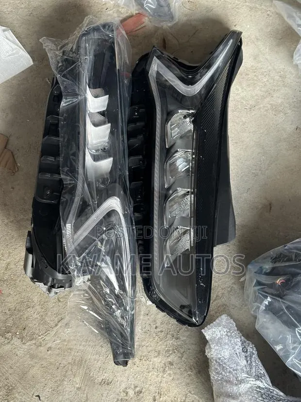 Kia K Headlight Pair · Photo 1