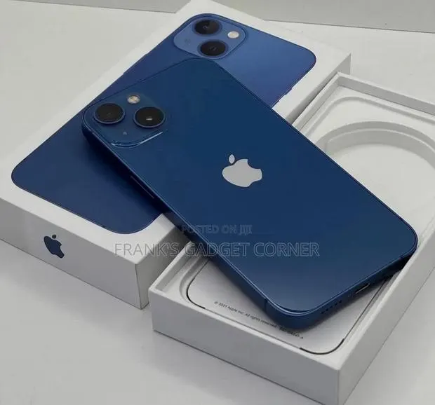New Apple iPhone 13 128 GB Blue · Photo 1
