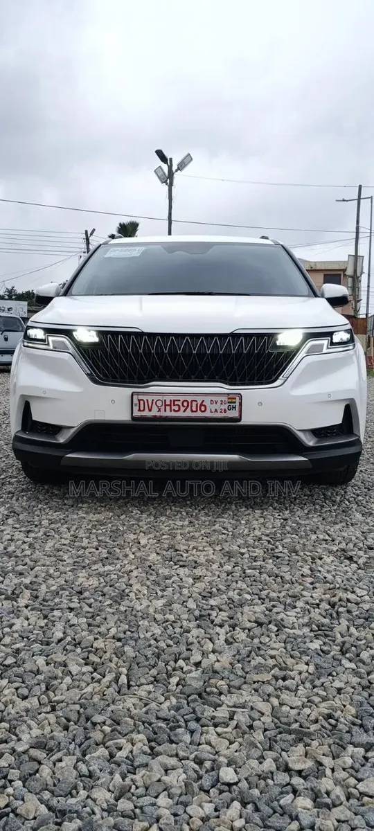 Kia Carnival 2021 White · Photo 1