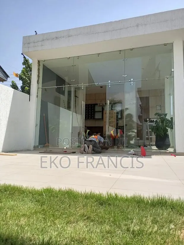 Frameless Glass Partition Classic · Photo 1