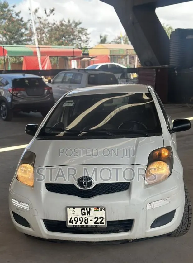 Toyota Yaris 2010 White