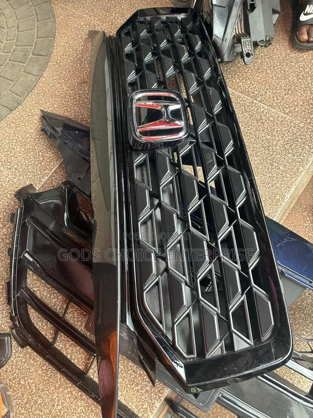 Front Grill HRV 2022-2023-2024 With Bonnet Mould · Photo 1