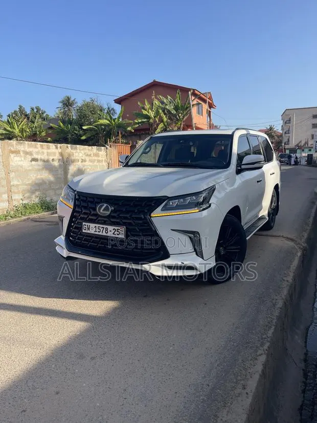 Lexus LX 570 AWD 2017 White · Photo 1