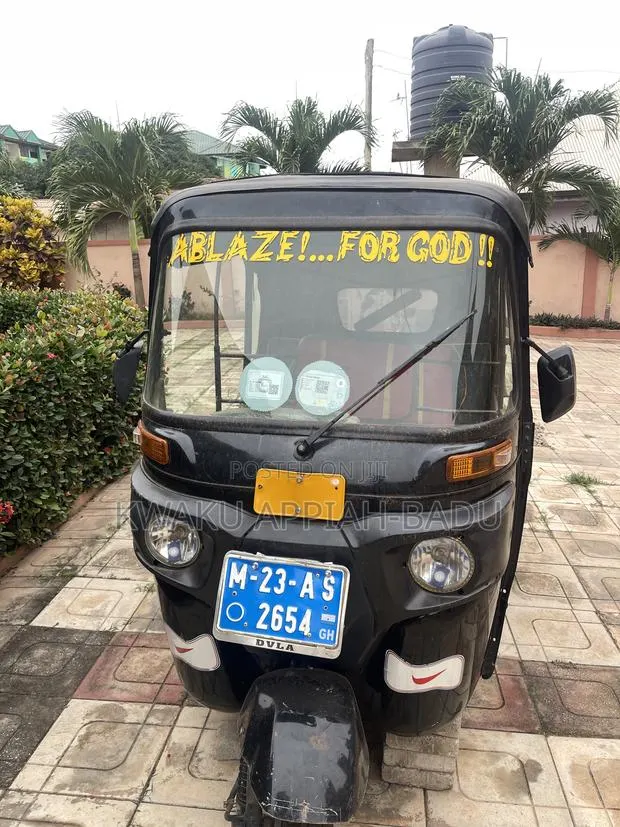 Bajaj RE 2023 Black · Photo 1