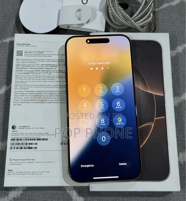 Apple iPhone 16 Pro Max 256 GB Gold · Photo 1