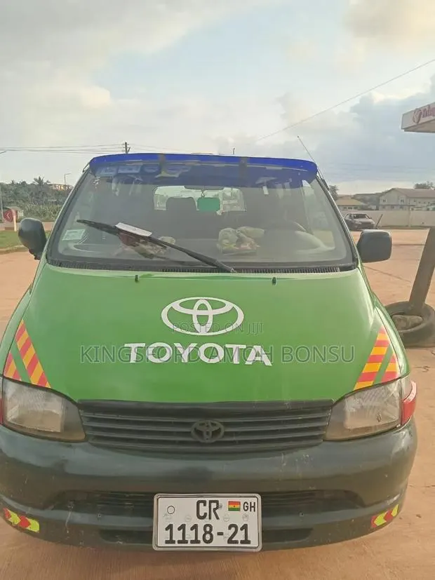 Toyota HiAce 2013 Green · Photo 1