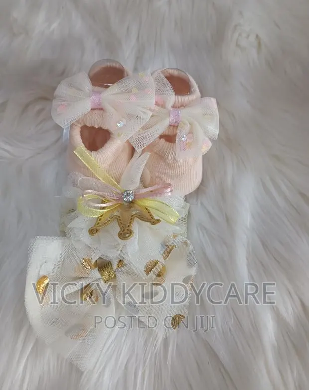 Baby Shoes Socks With Head Band · Photo 2
