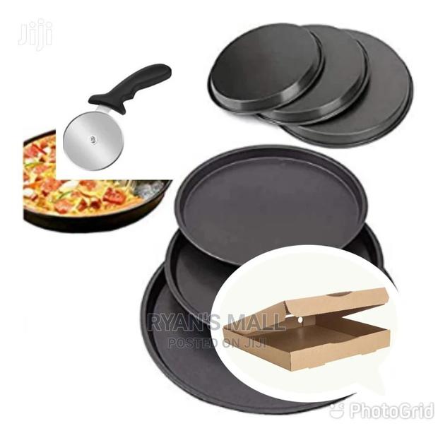 Pizza Pan and Pizza Cutter · Photo 3