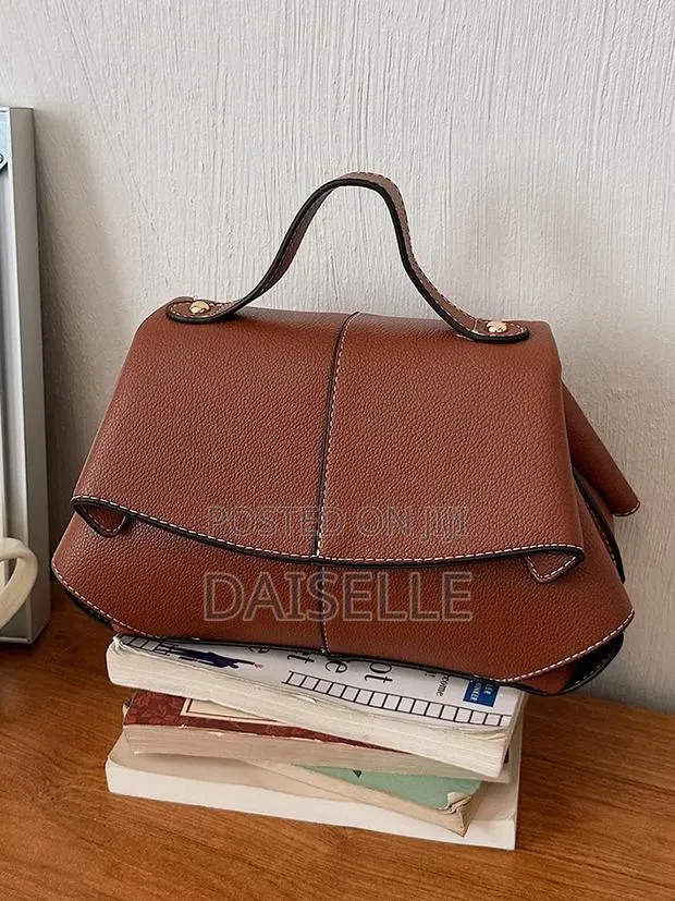 French Niche Smile Bag · Photo 2