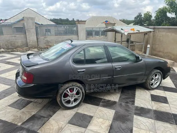 Nissan Altima GXE 1999 Gray · Photo 1