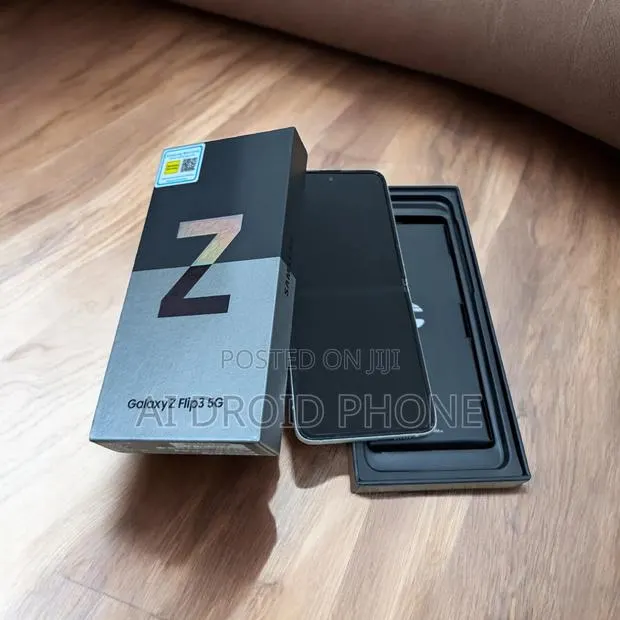 New Samsung Galaxy Z Flip 3 256 GB Blue · Photo 1