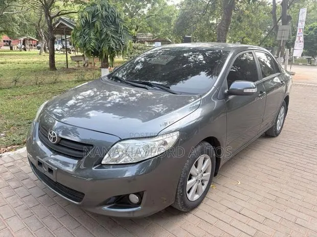 Toyota Corolla 2011 Gray · Photo 1