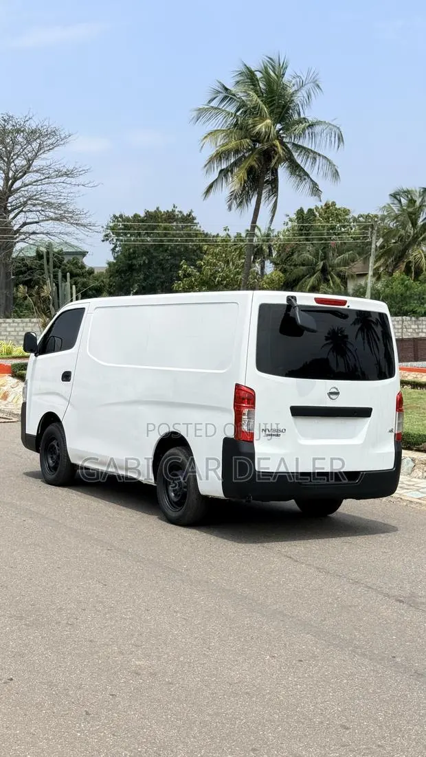 Nissan NV350 2016 White · Photo 1