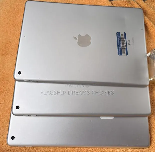 Apple iPad 10.2 (2019) 32 GB Silver · Photo 1