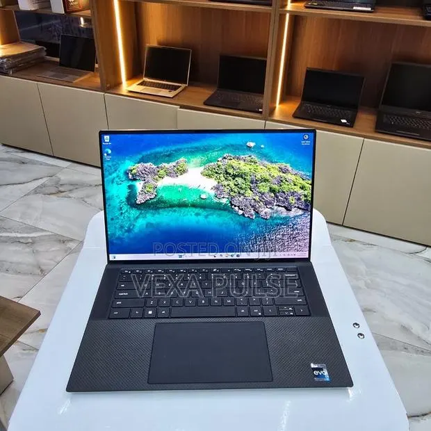 Laptop Dell XPS 15 9530 32GB Intel Core i7 SSD 1T · Photo 1