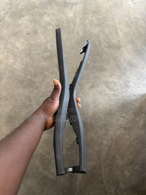 2020 Honda Civic Console Trim Garnish · Photo 1