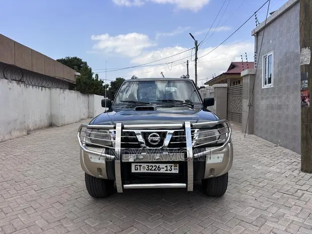 Nissan Patrol 2008 Green · Photo 1