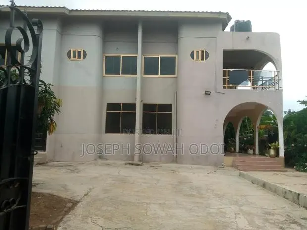 3bdrm Apartment in Odoi House, Madina for sale · Photo 1