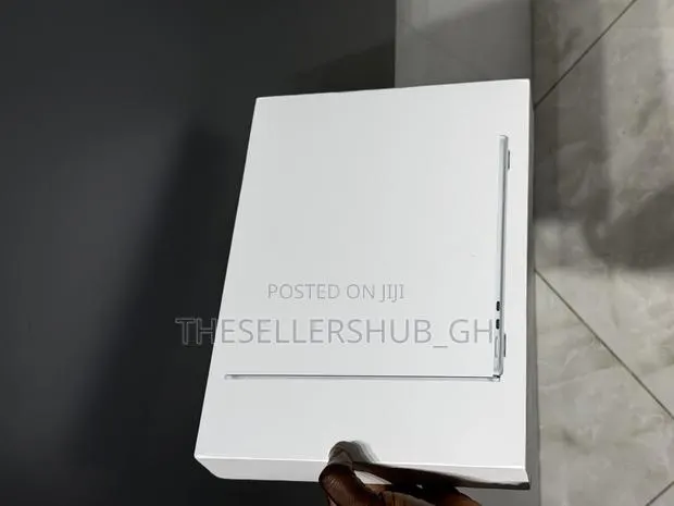 New Laptop Apple MacBook Air 2025 M4 16GB Apple M4 SSD 256GB · Photo 1
