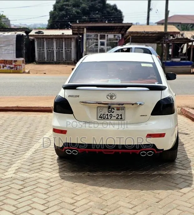 Toyota Belta 2012 White · Photo 1