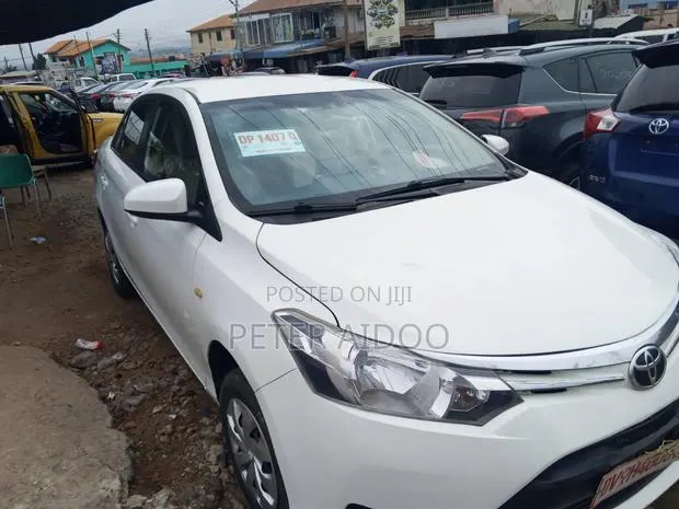 Toyota Yaris 2016 White · Photo 1